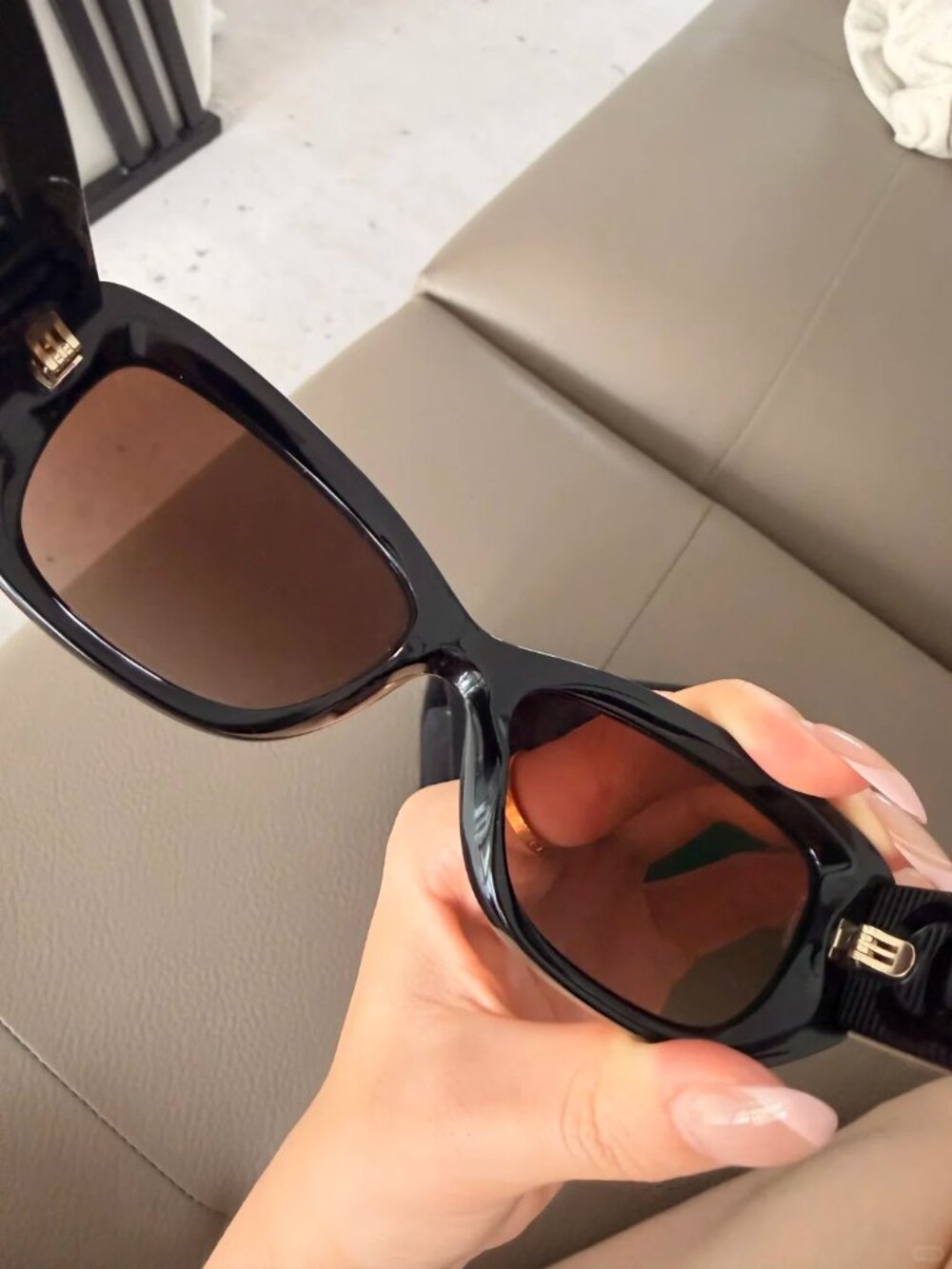 CHANEL CH5493 Black Sunglasses Gold CC Logo New Authentic - Picture 5 of 10